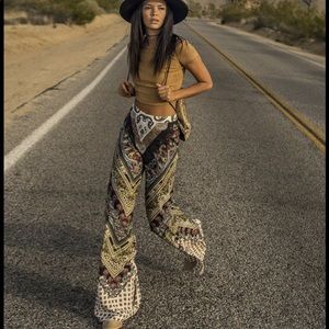 ALICE AND OLIVIA Flared pants size 6